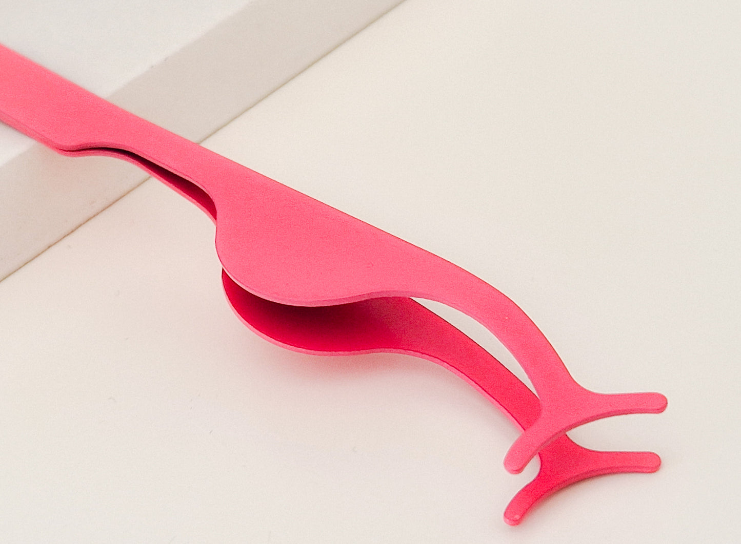 Eyelash curler/tweezer