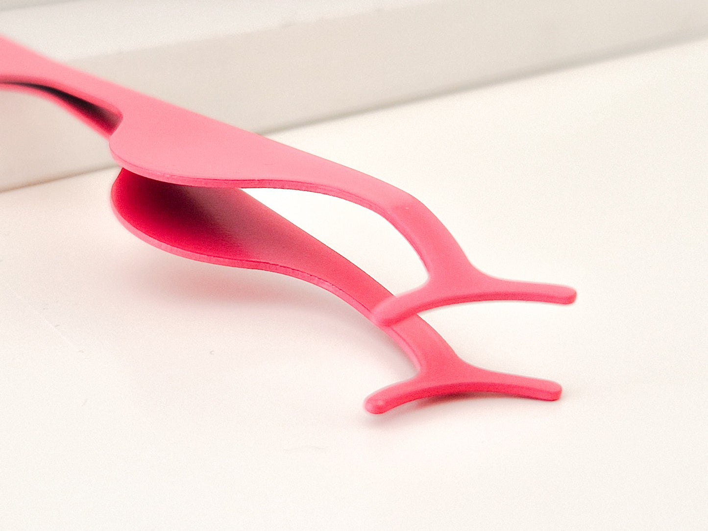 Eyelash curler/tweezer