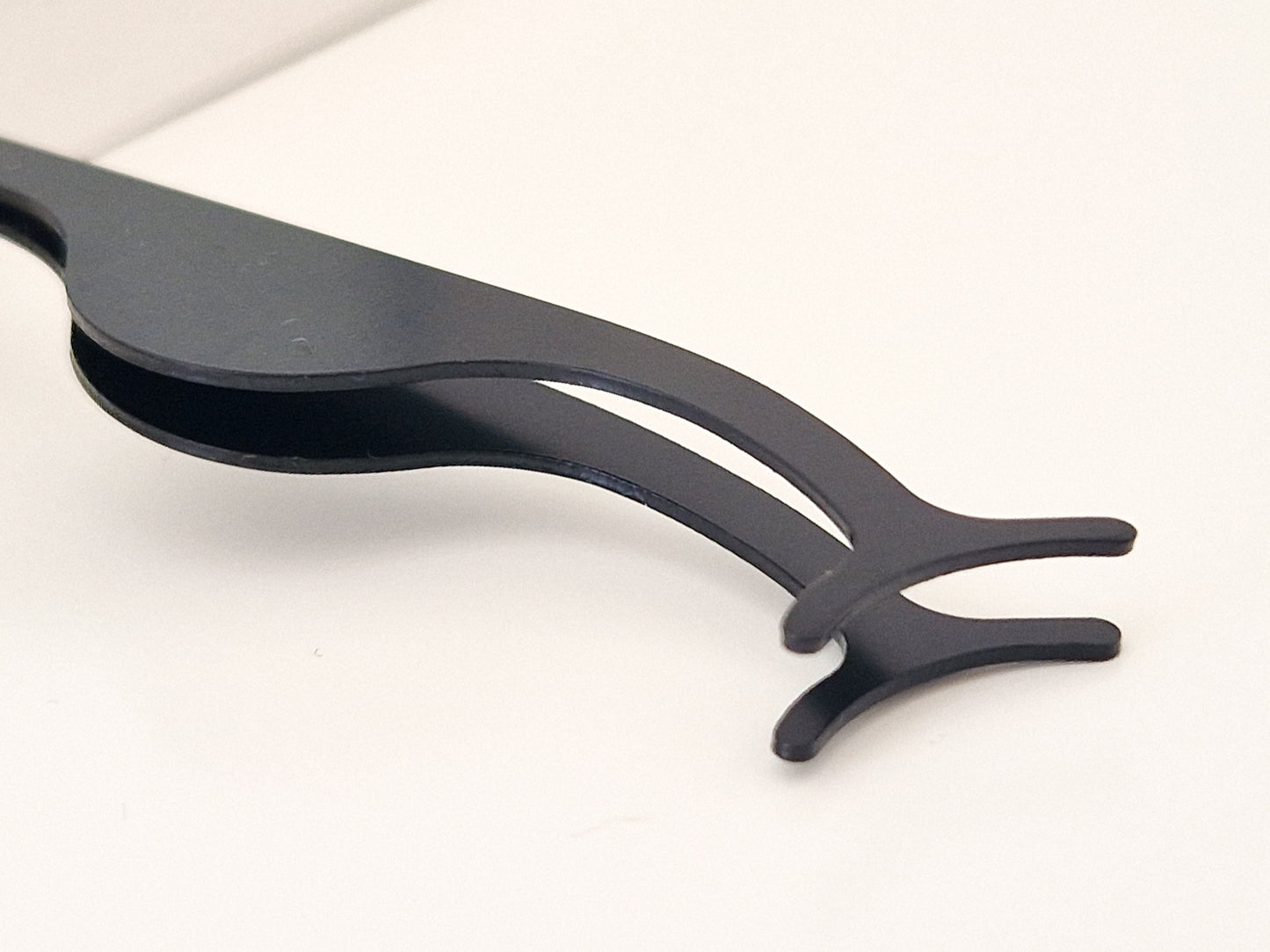 Eyelash curler/tweezer